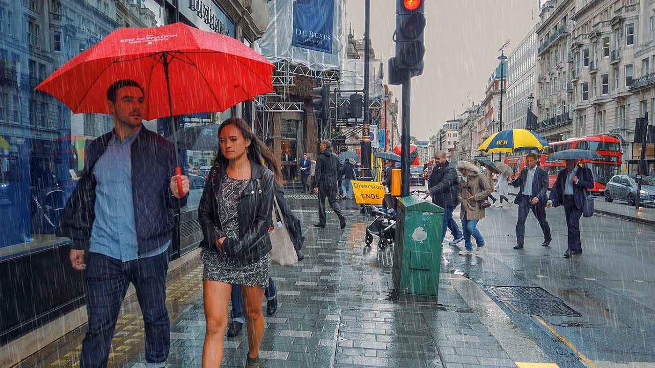 London wet street pedestrians city view