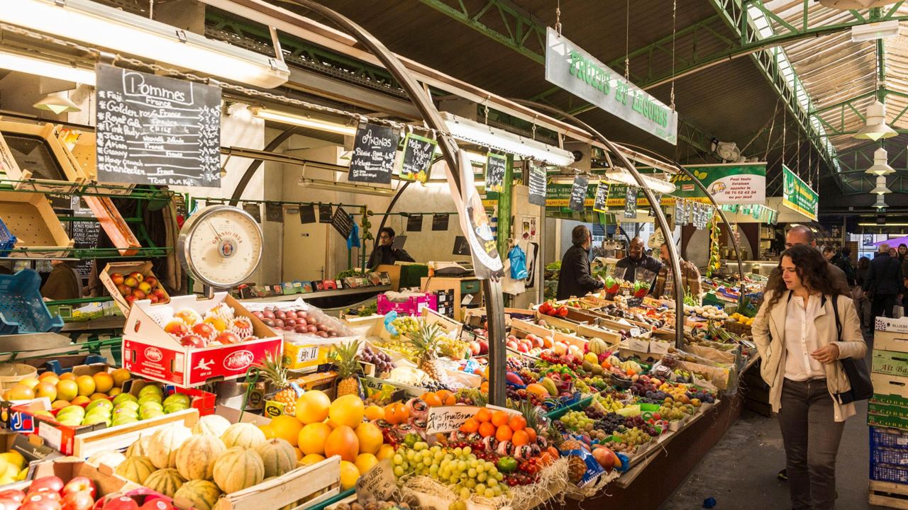 Marche des Enfants Rouges Paris covered market food stalls