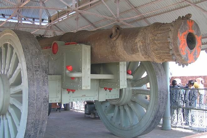 Jaigarh Fort Jaipur ramparts cannon