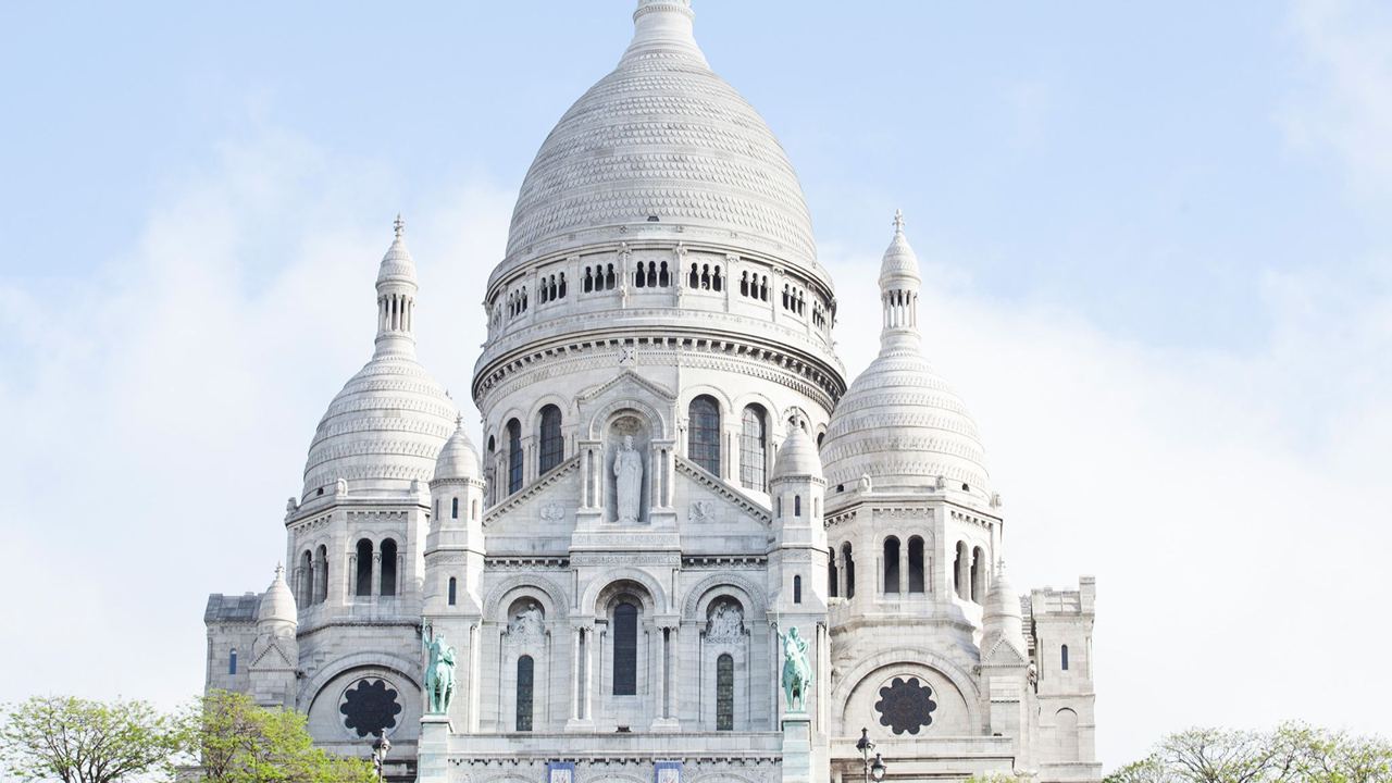 Sacre Coeur basilica Paris white domes exterior hill