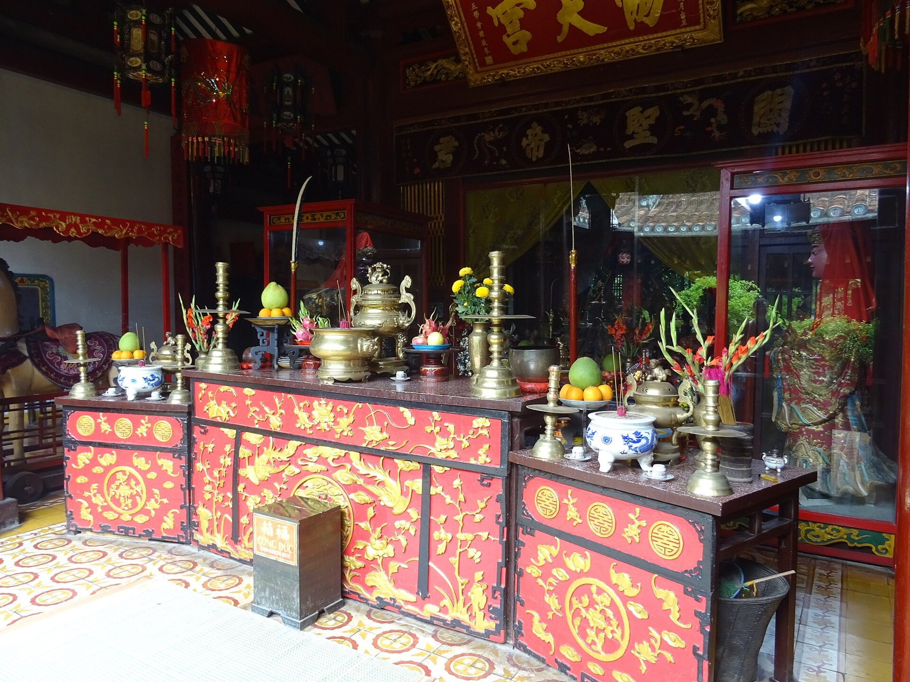 Quan Cong Temple Hoi An courtyard