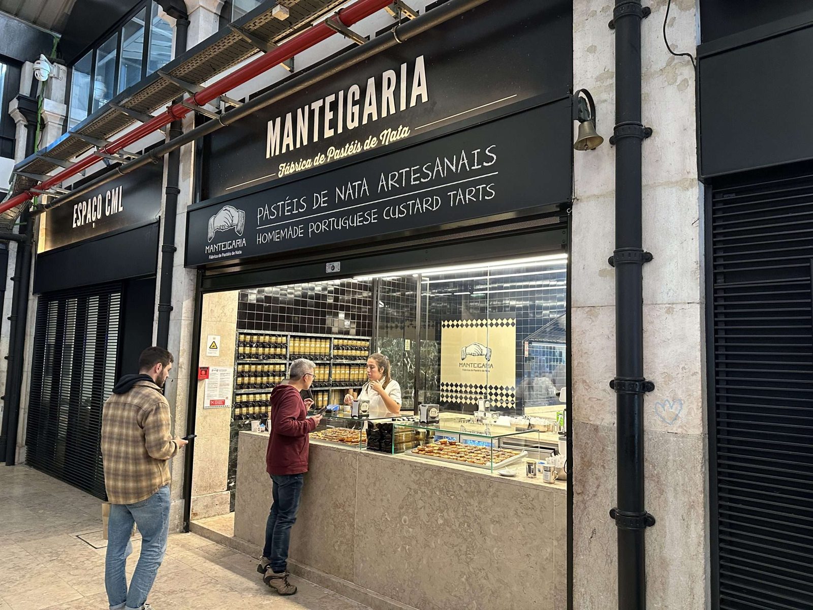 pastel de nata counter Manteigaria Lisbon