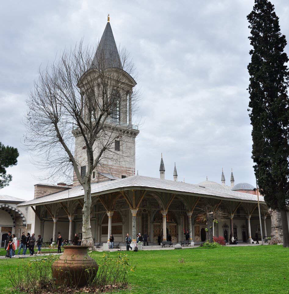 Topkapi Palace courtyard Istanbul