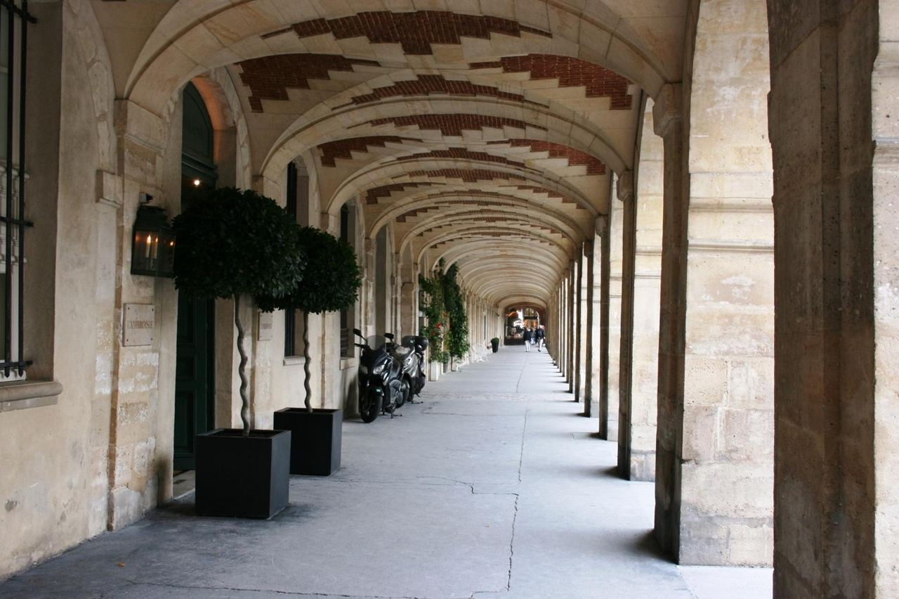 Place des Vosges Marais Paris arcades square