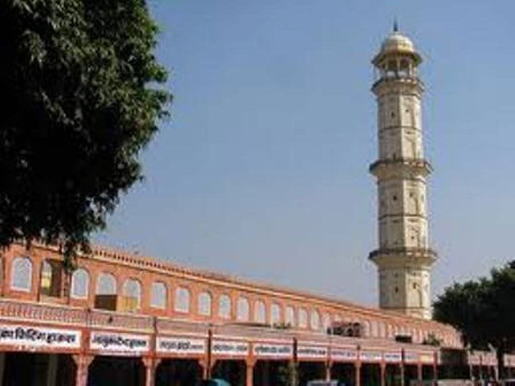 Isarlat (Sargasuli) tower above the bazaar arcade, Jaipur
